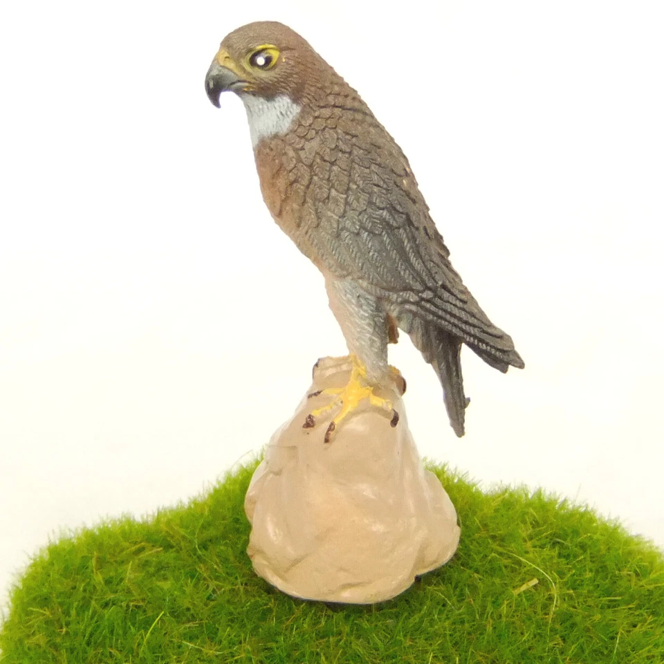 2pcs Eagle Bird Lifelike Fairy Garden Terrarium Dollhouse Decor Figurine Toy - Image 2 of 4