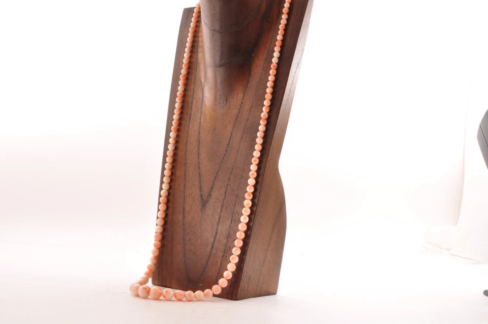 Pink coral necklace and earrings set (31.4n, 267.5ct) with "Certificate" case. - Image 3 of 4