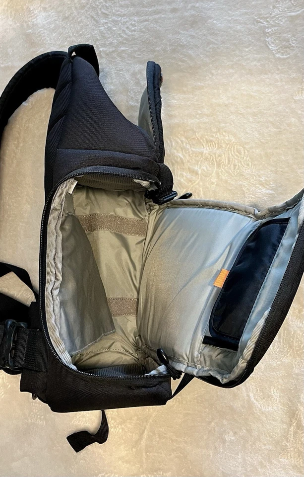 Lowepro Camera Bag Slingshot 200AW Rain Cover Built In - Image 3 of 3