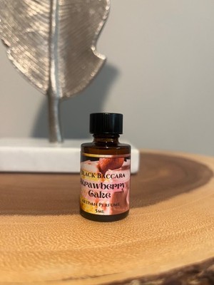 Black Baccara Perfume Oil - Strawberry Cake