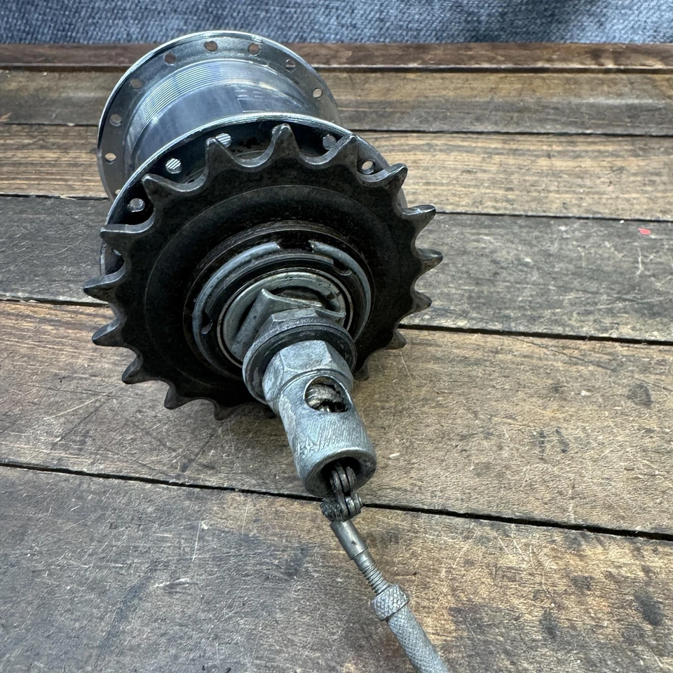 Buje trasero vintage Sturmey Archer AW 36H 3 velocidades 36 orificios bicicleta IGH años 70 Raleigh Foto 4 de 4