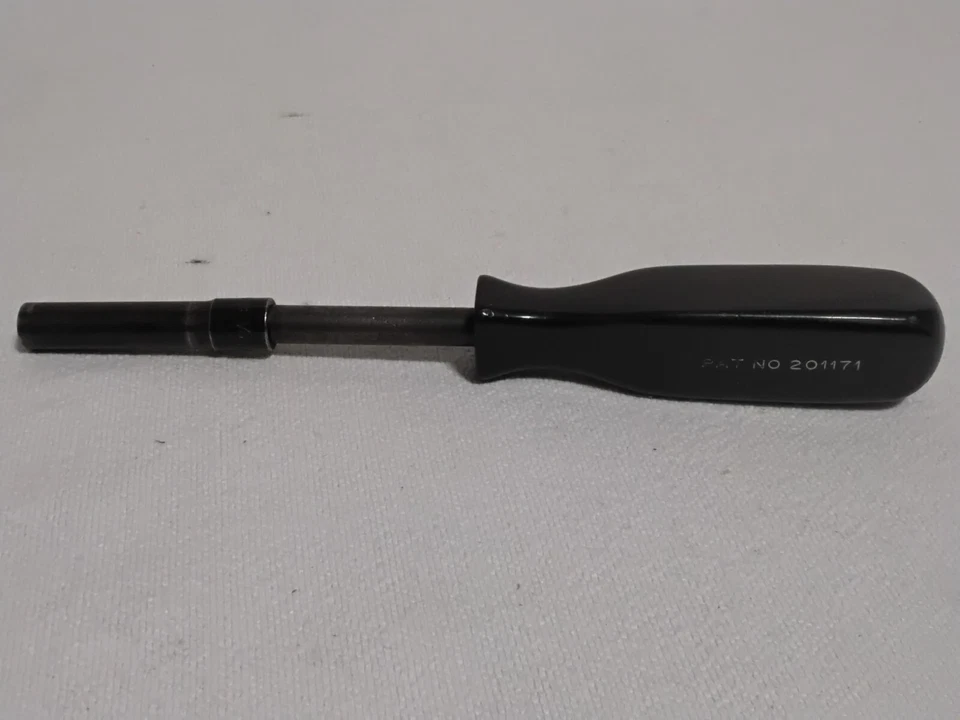 Snap-on GM4A  1/4" Drive 6" Standard Shank Pin Lock Driver & GSTM8 1/4" Socket - Image 3 of 4