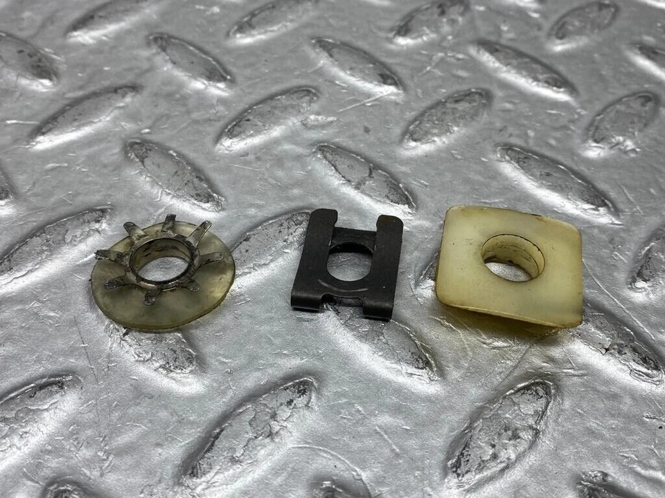 ⚙37421⚙ Soporte de cristal puerta delantera derecha mercedes-benz w109 300sel Foto 2 de 4