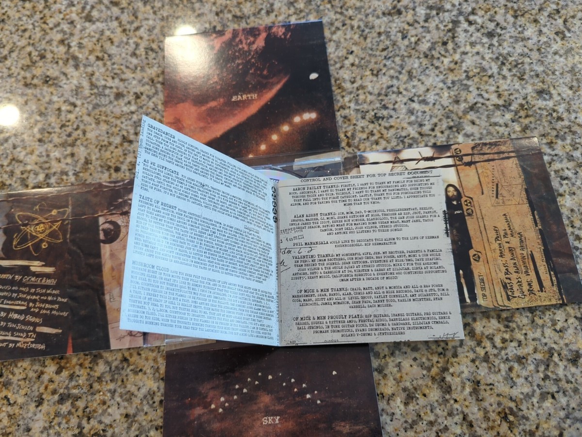 CD 2569 - Of Mice & Men: Earth & Sky (CD) with phamplets