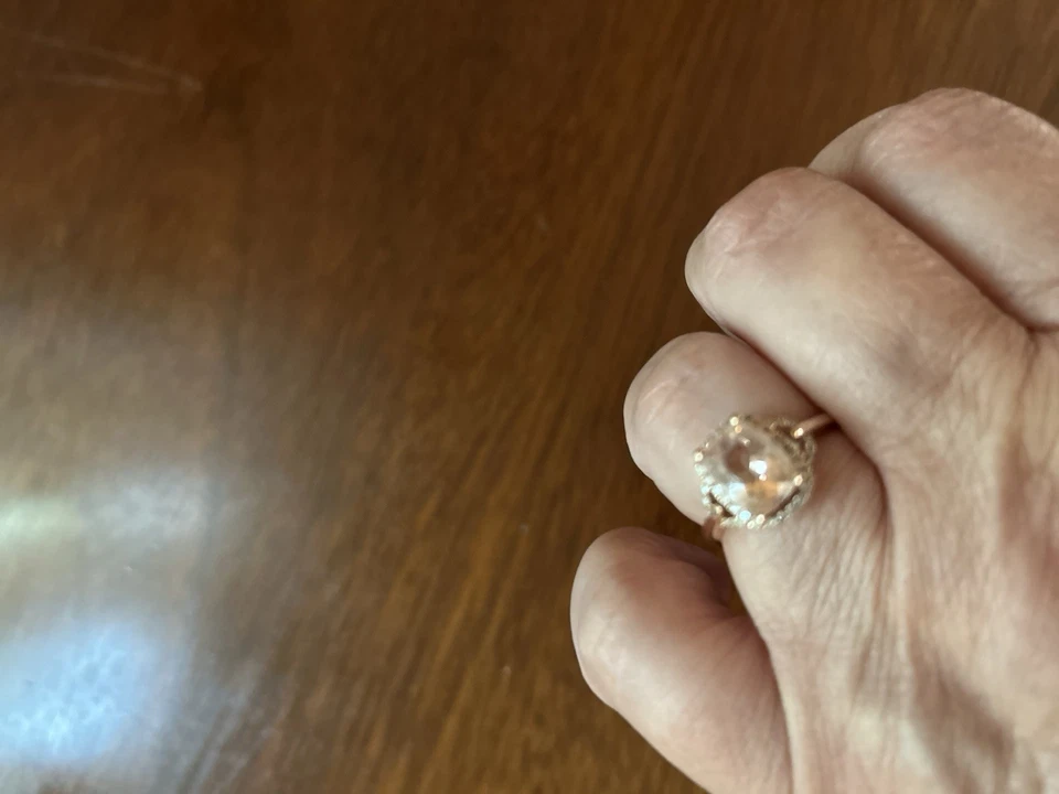Anillo de oro rosa morganita rosa melocotón 14k con diamantes alrededor de piedra Foto 3 de 4