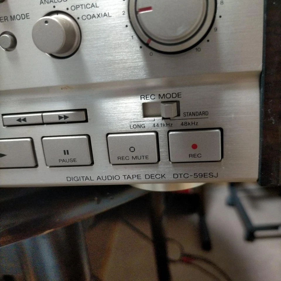 Sony DTC-59ESJ Digital Audio Tape Deck Super Bit Mapping usado de Japón Foto 3 de 4