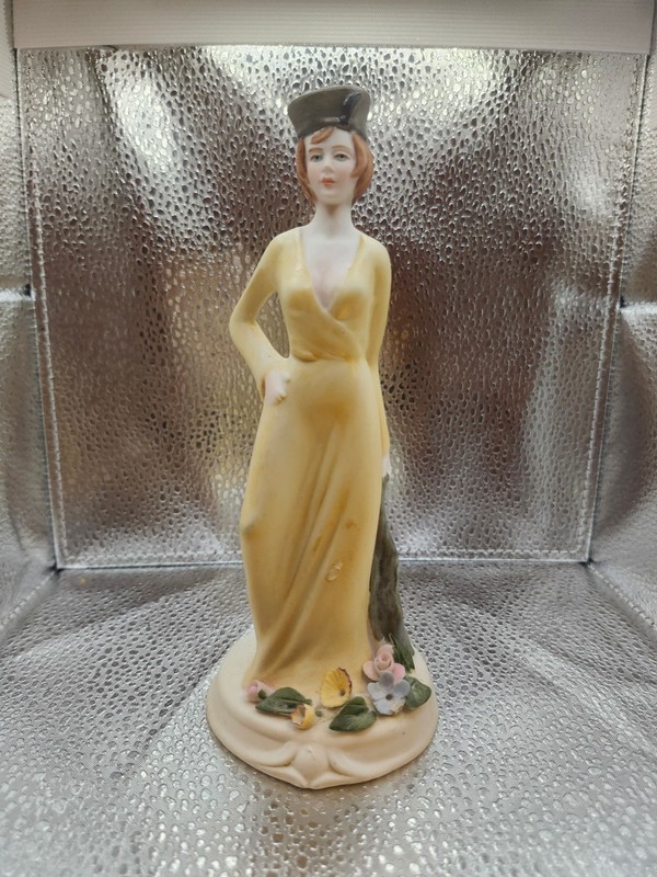 Vintage Nuova Capodimonte Yellow Dress Fine Porcellane Lady Figurine 7 Inch Tall