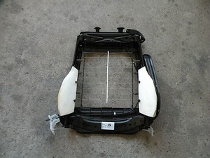 BMW 1er E82 Rückenlehnenrahmen Sportsitz mit Entriegelungseinheit links 6982919