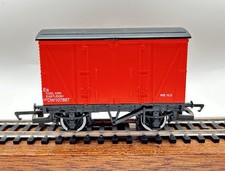 OO Hornby R045 BR Engineer Ventilated Van - (NICE CONDITION)