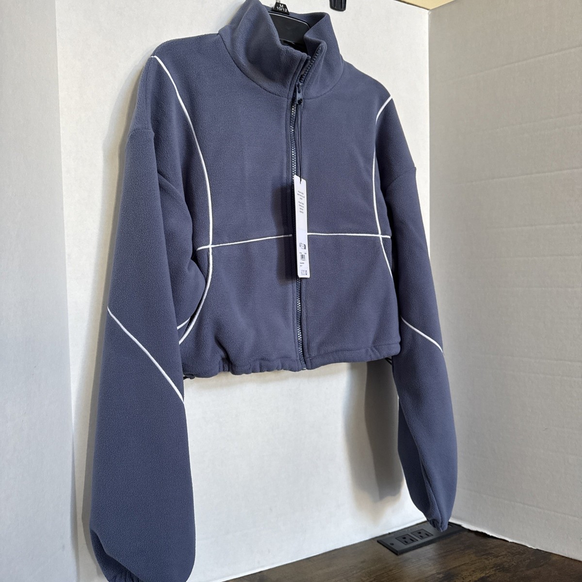 alo yoga プルオーバー Uplifting Yoga Block - Eclipse/Silver | ALO