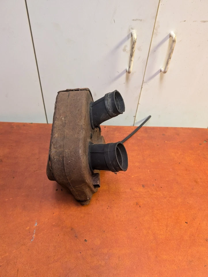 1974 KAWASAKI KZ400 AIRBOX AIR INTAKE FILTER HOUSING BOX - Image 4 of 4