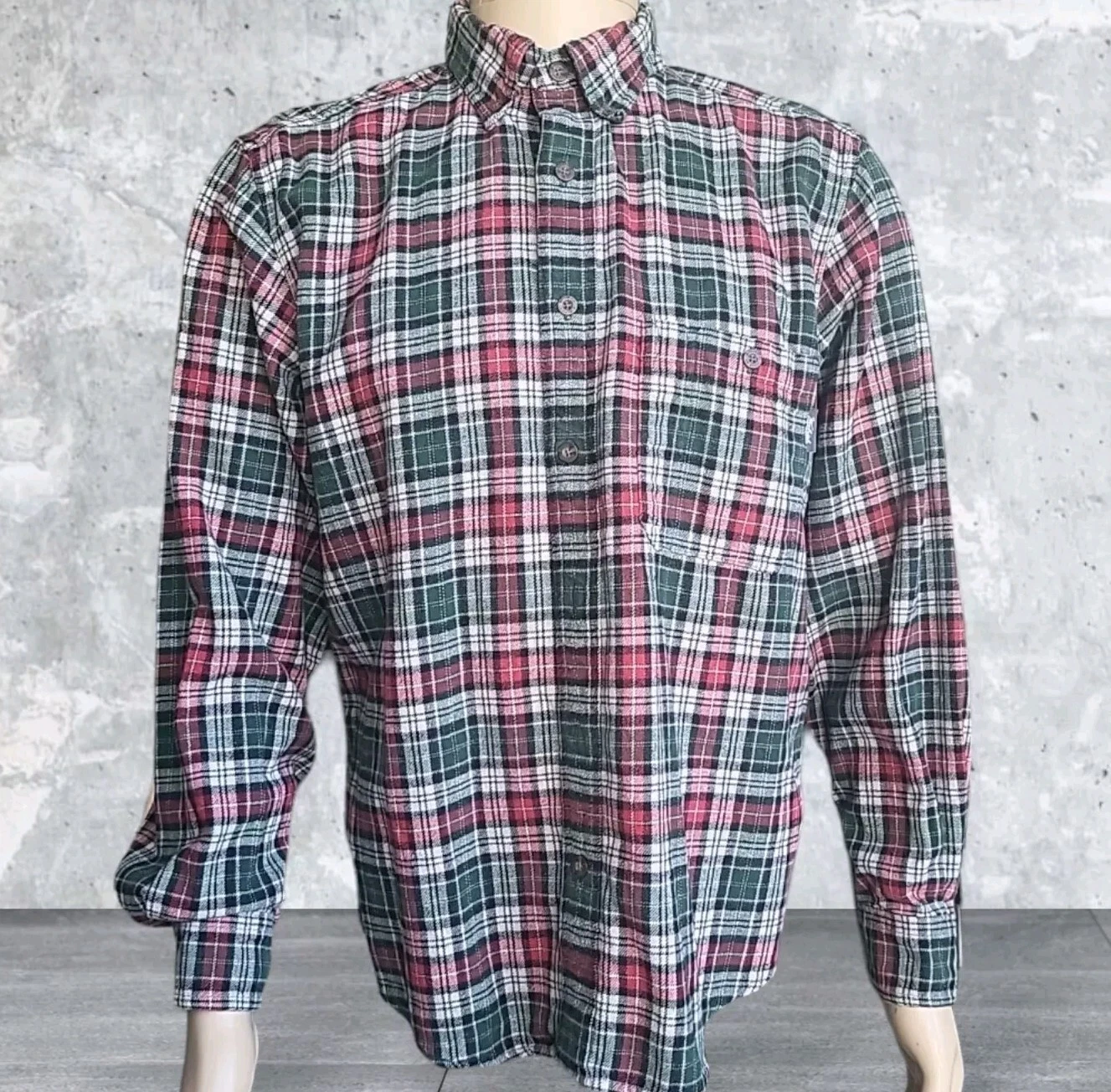 Vintage Woolrich Shirt Mens Medium Red Green Tartan Plaid Flannel Outdoors