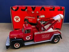 1/34 1ST GEAR TEXACO STAR DEALER 1957 INTERNATIONAL R-200 TOW TRUCK RED