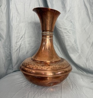 Vintage handgehämmerte Kupfer Vase ausgestellt Trompetenhals Deko rustikal Metall