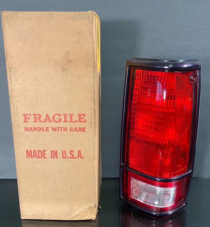 NOS Glo-Brite RH Passenge Tail Lamp ~ Chevy GMC S10 Blazer S15 Jimmy 1982-93 - Image 2 of 4