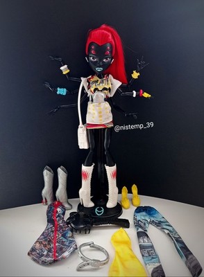 Monster High Wydowna Spider I Herz Modepuppe Ständer und Zubehör 100%