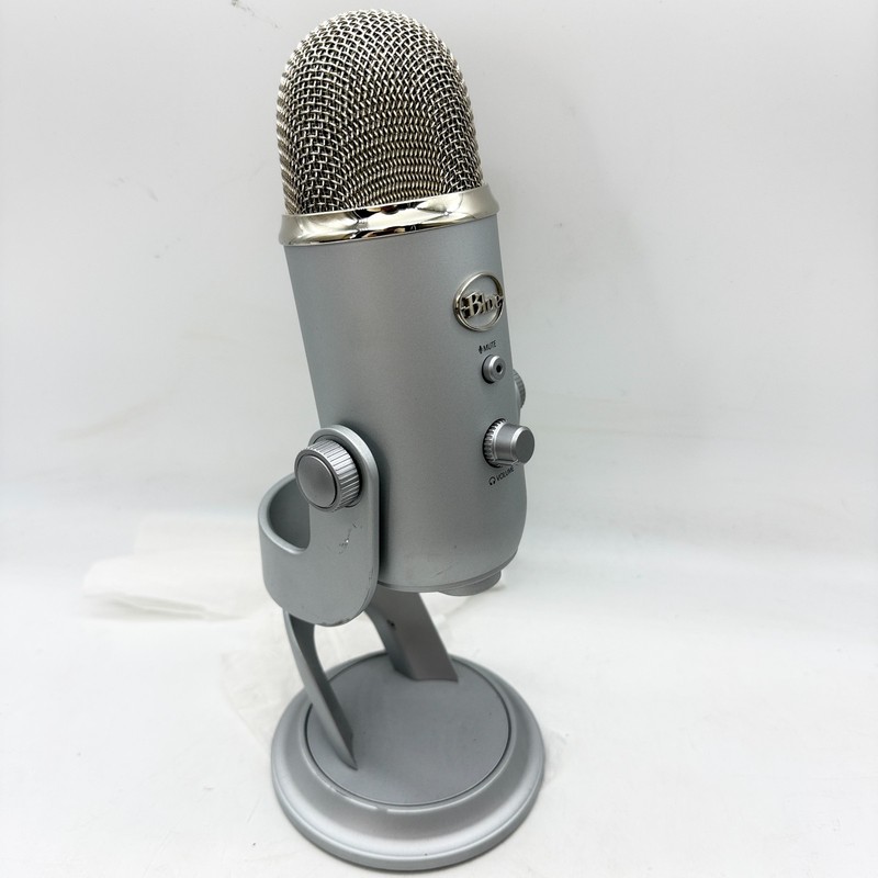 Blue Yeti Silver USB Condenser Microphone w/ Desk Stand PC/Mac Tested Working
