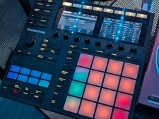 Native Instruments MASCHINE MK3 Groove Production Studio System