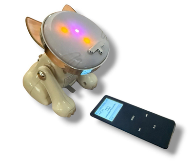 #ad Hasbro Sega iCAT Speaker MP3 Robot 2006 w 2gb apple iPod mini and cord $89.97