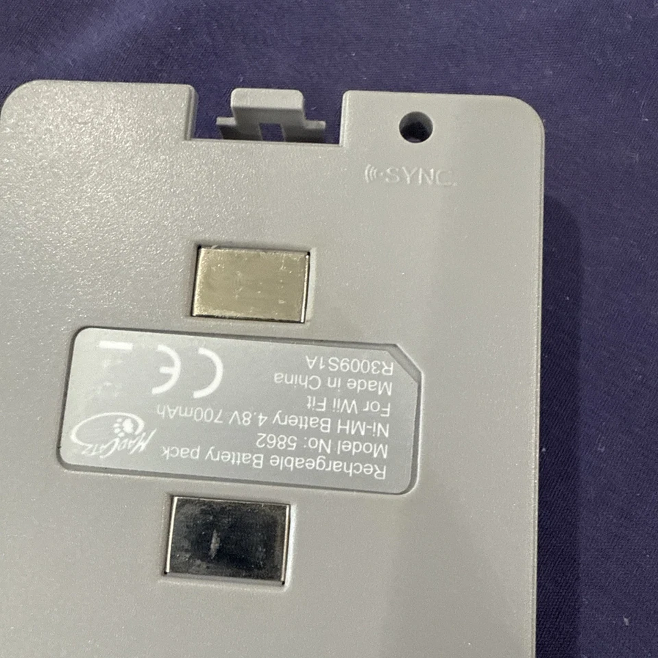 Batería recargable Mad Catz para Nintendo Wii Fit Board Foto 2 de 3