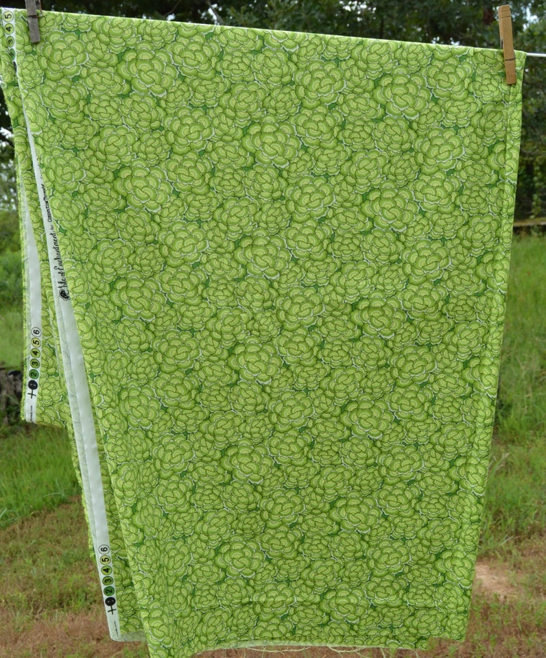 2.66 yards GREEN cabbage like fabric 44" wide - Image 2 of 2