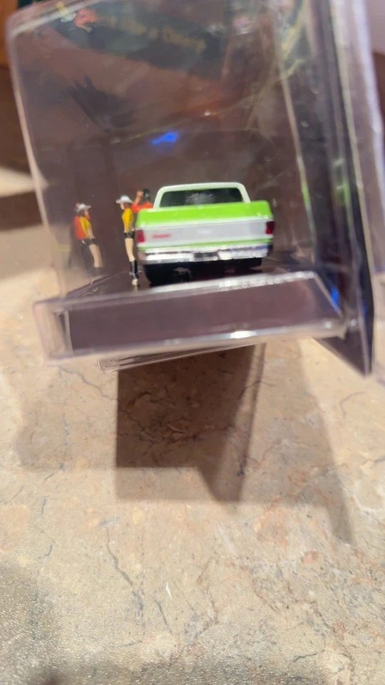 !!ERROR!! GMC Sierra Grande 1976 M2 Machines 15 Green Downtown Vibes Diorama Foto 4 de 4