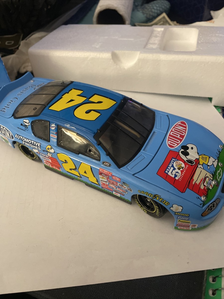 スヌーピー PEANUTS NASCAR 1/24 jeff GORDON Snoopy Jeff Gordon NASCAR 1:24 Scale Stock Car Du Pont | eBay