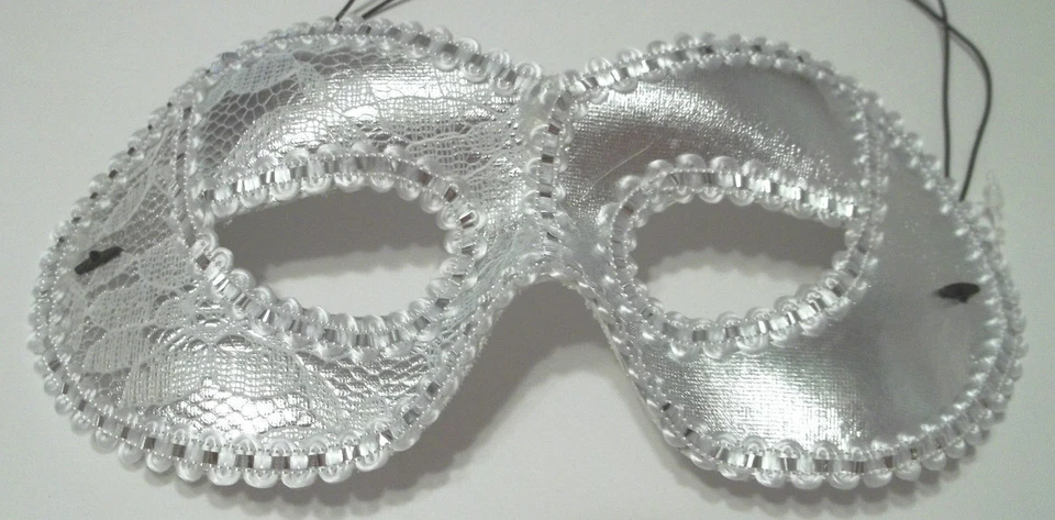 Máscara de ojo de gato de encaje blanco plateado mascarada fiesta Mardi Gras Halloween Foto 2 de 4