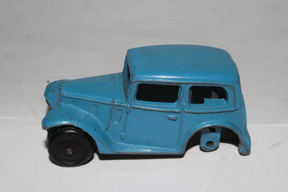 1940's Dinky #35a Saloon car, Original - Image 4 of 4