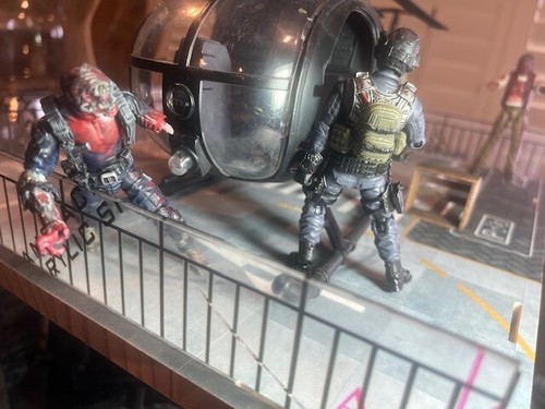 1:18 Scale 3-Tiers Car Display Case with Parking Lot Scene for Zombie Diorama - Picture 10 of 16