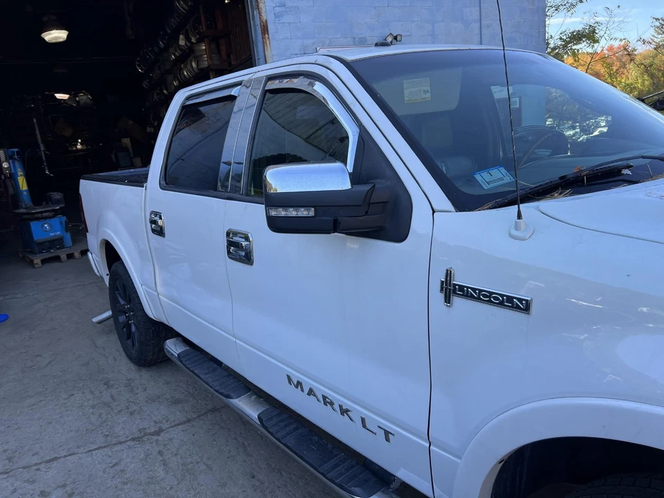 Guardabarros LINCOLN MARK LT Derecha 06 07 08 Foto 4 de 4