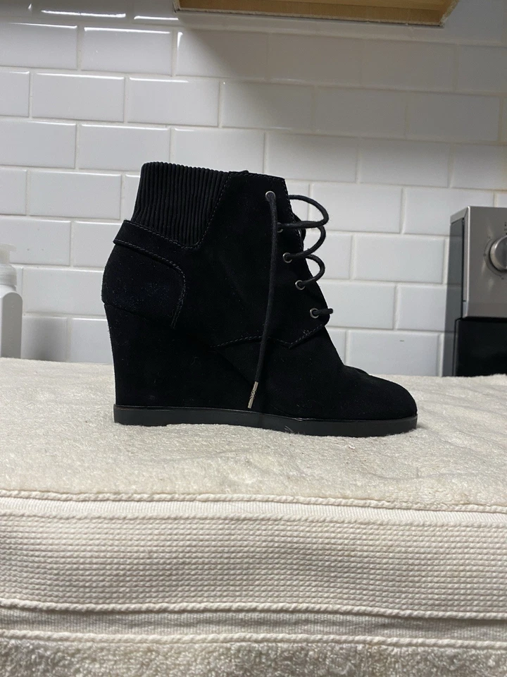 Botas de tornozelo Michael Kors camurça preta - Imagem 3 de 4