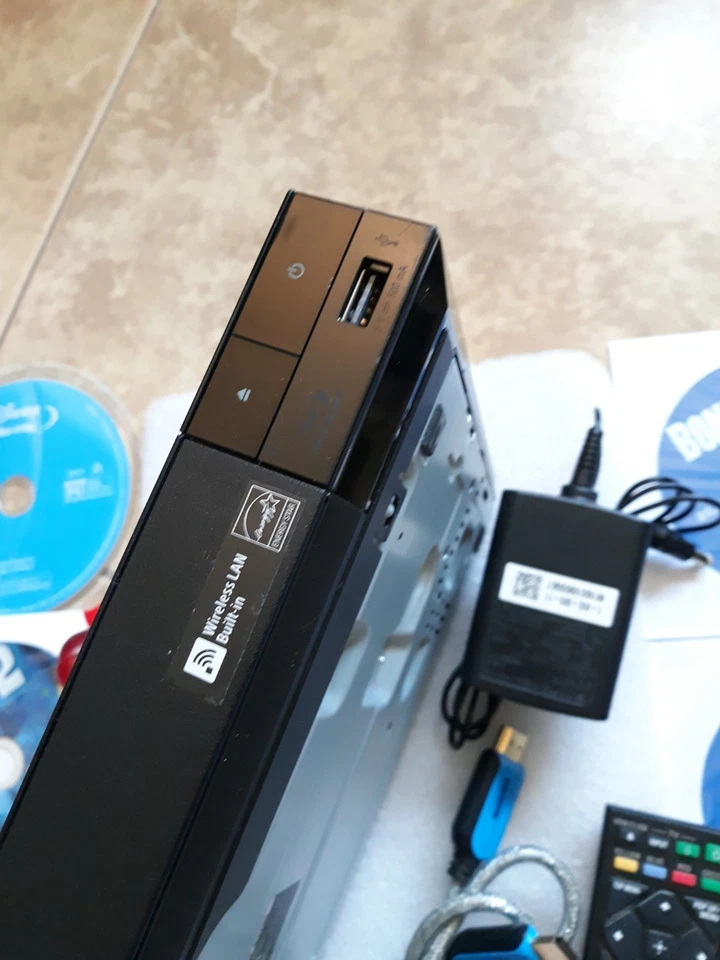REPRODUCTOR SONY [BDP-S3700] 1080P Wi-Fi/BLU-RAY/ DVD CON CONTROL REMOTO Y 15 BLU-RAYS  Foto 4 de 4
