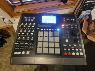 AKAI MPC5000 Music Production Sampler Drum Machine EXCELLENT MAGNIFICANT