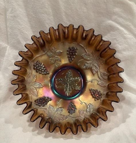 VINTAGE FENTON AMETHYST GRAPE AND CABLE CRIMPED RUFFLED CARNIVAL GLASS BOWL