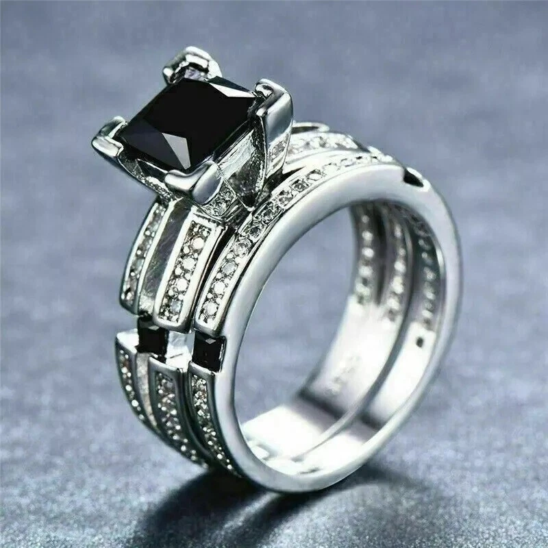 Conjunto de anillo nupcial de diamantes negros de corte princesa de 3 quilates enchapado en oro blanco de 14 quilates Foto 3 de 4