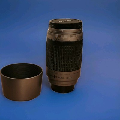 Nikon Nikkor AF 70-300mm 1:4-5,6 in schwarz/silber inkl UV 390 Objektiv 