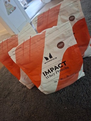 3 Tüten Impact Whey Protein Pulver 1 Kg natural chocolate
