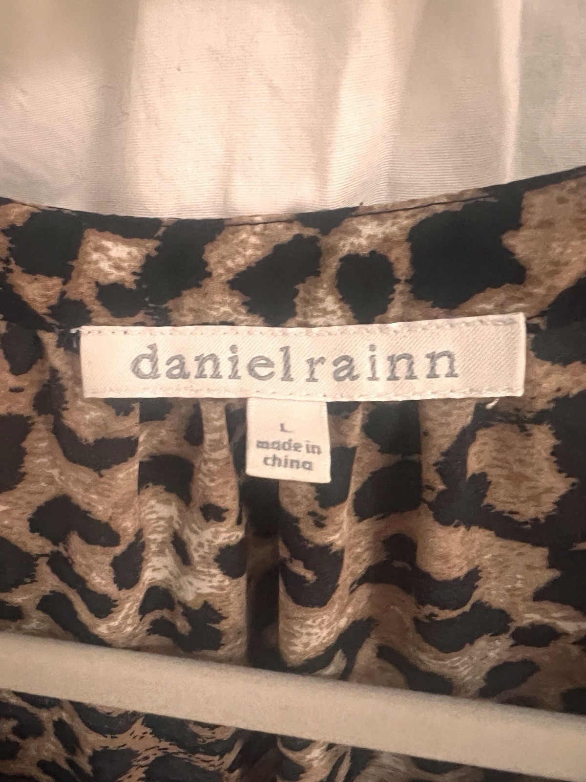 Daniel Rainn Button Up Top Large Leopard Print Li… - image 5