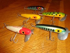 5 OLD VINTAGE ARBOGAST MUSKY JITTERBUGS PLASTIC FRESHWATER BASS FISHING LURE LOT