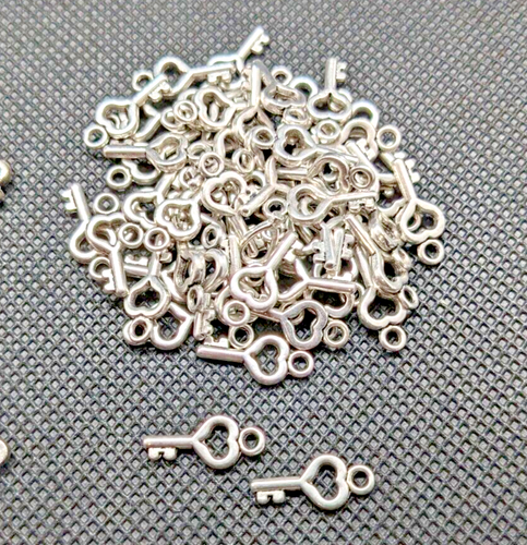 Schlüssel Posten 6 Konvolut mehrere Designs Mini Charms kleine Fundstücke Schmuckzubehör - Bild 7 von 20