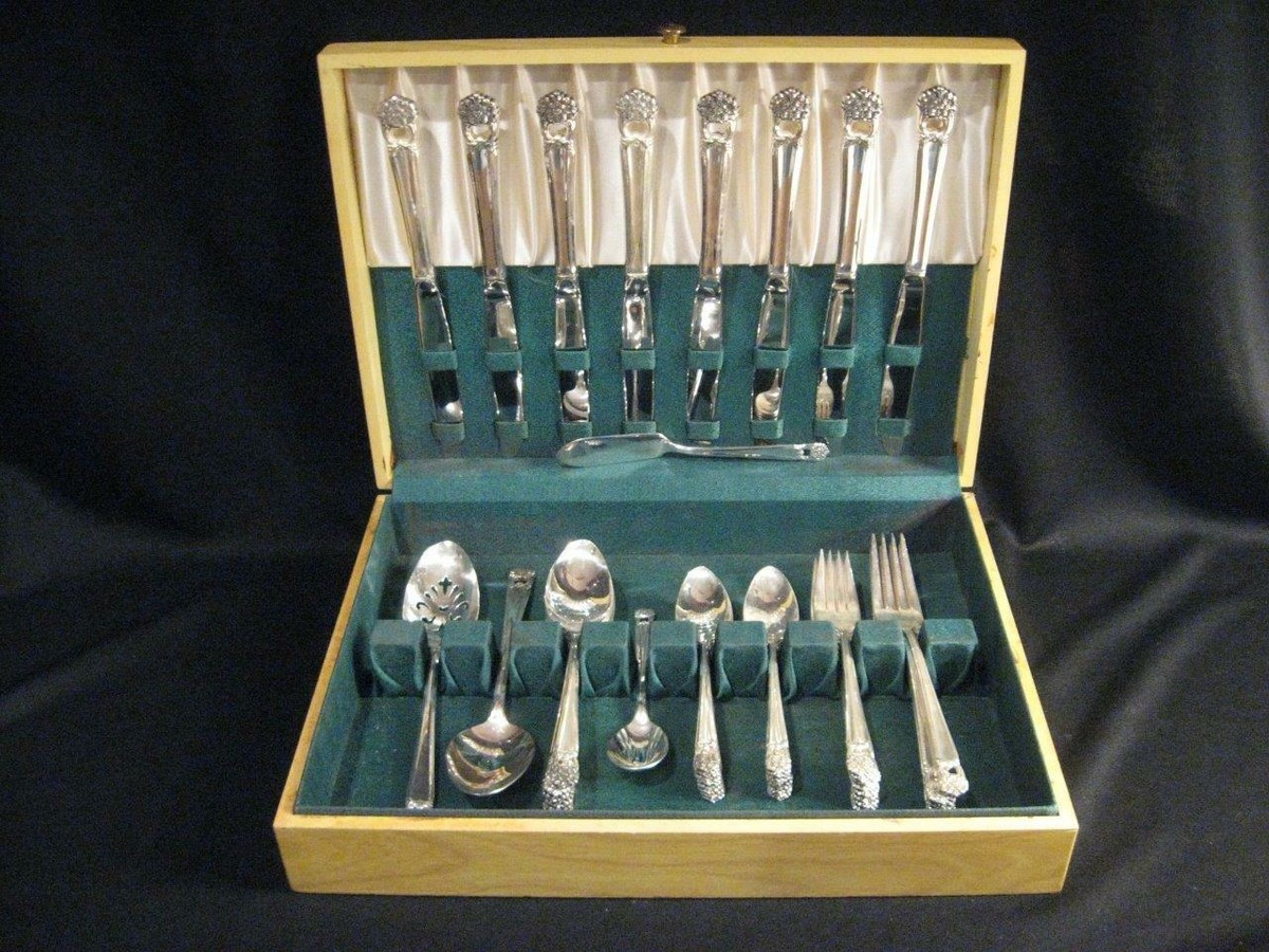 1847 ROGERS BROS. ETERNALLY YOURS SILVERPLATE FLATWARE - 52 PCS