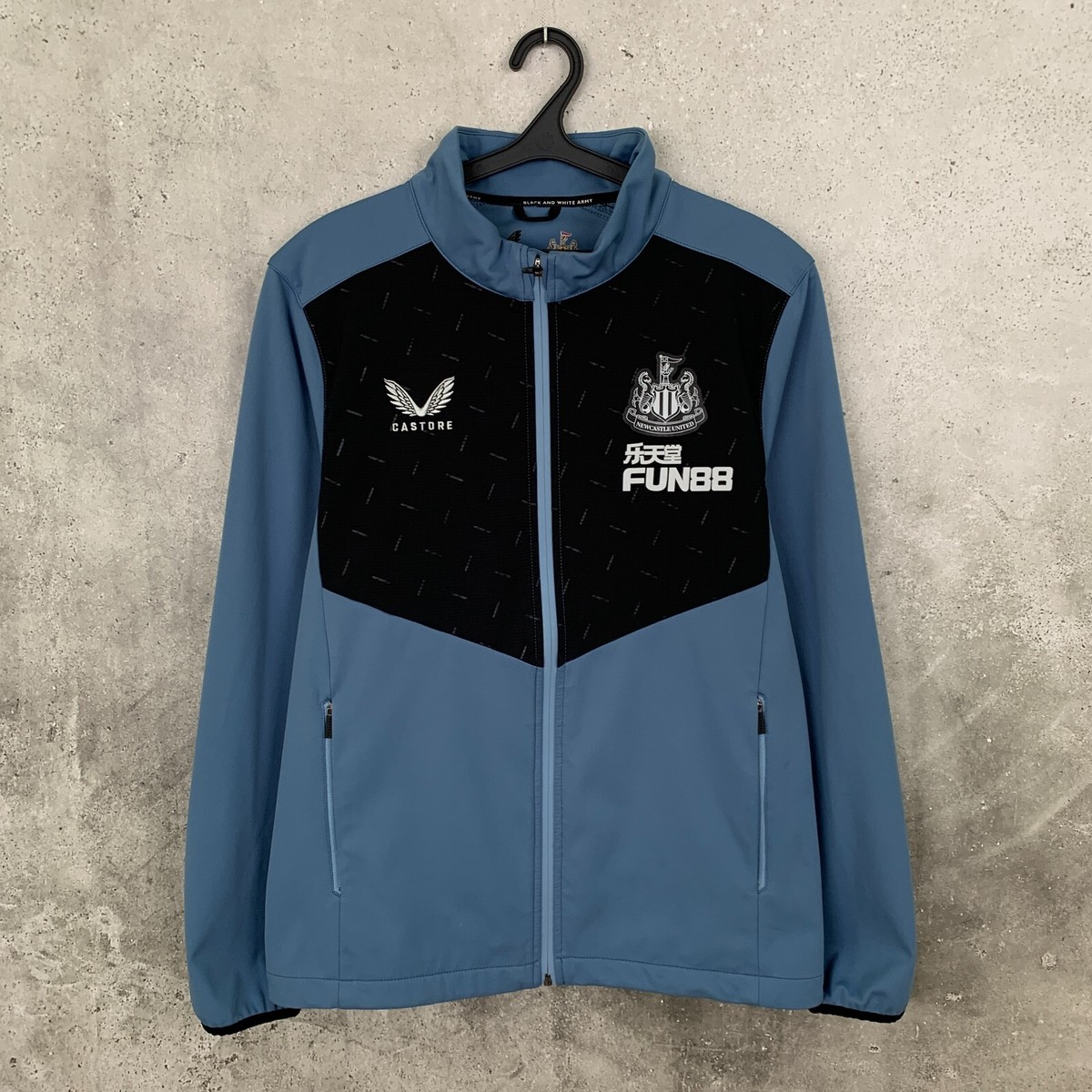 NEWCASTLE UNITED 2023 2024 TRAINING FOOTBALL JACKET CASTORE NEWCASTLE UNITED 2023 2024 TRAINING FOOTBALL JACKET CASTORE