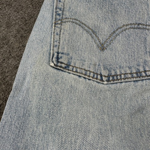Pantalones de mezclilla vintage Levis 501 para hombre 32x34 rectos regular lavado ligero desgastados Y2K - Imagen 13 de 19