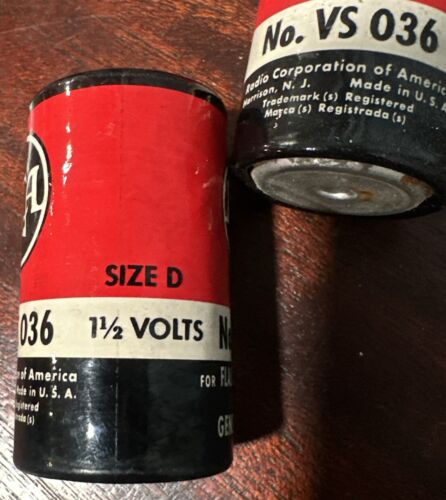 2 VINTAGE D BATTERY RCA RADIO BATTERY CO. No. VS 036 display only. - Picture 4 of 4