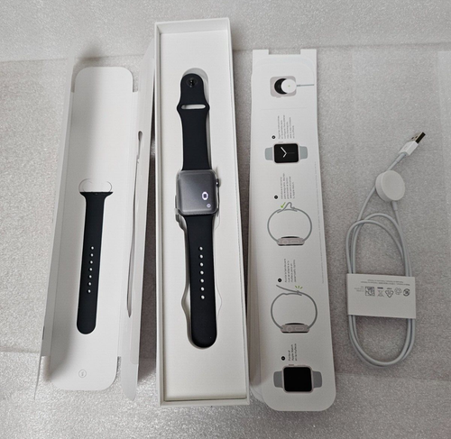 Apple Watch Series 3 GPS 38mm Gris Sidéral - Bracelet Sport Noir - Photo 5 sur 5
