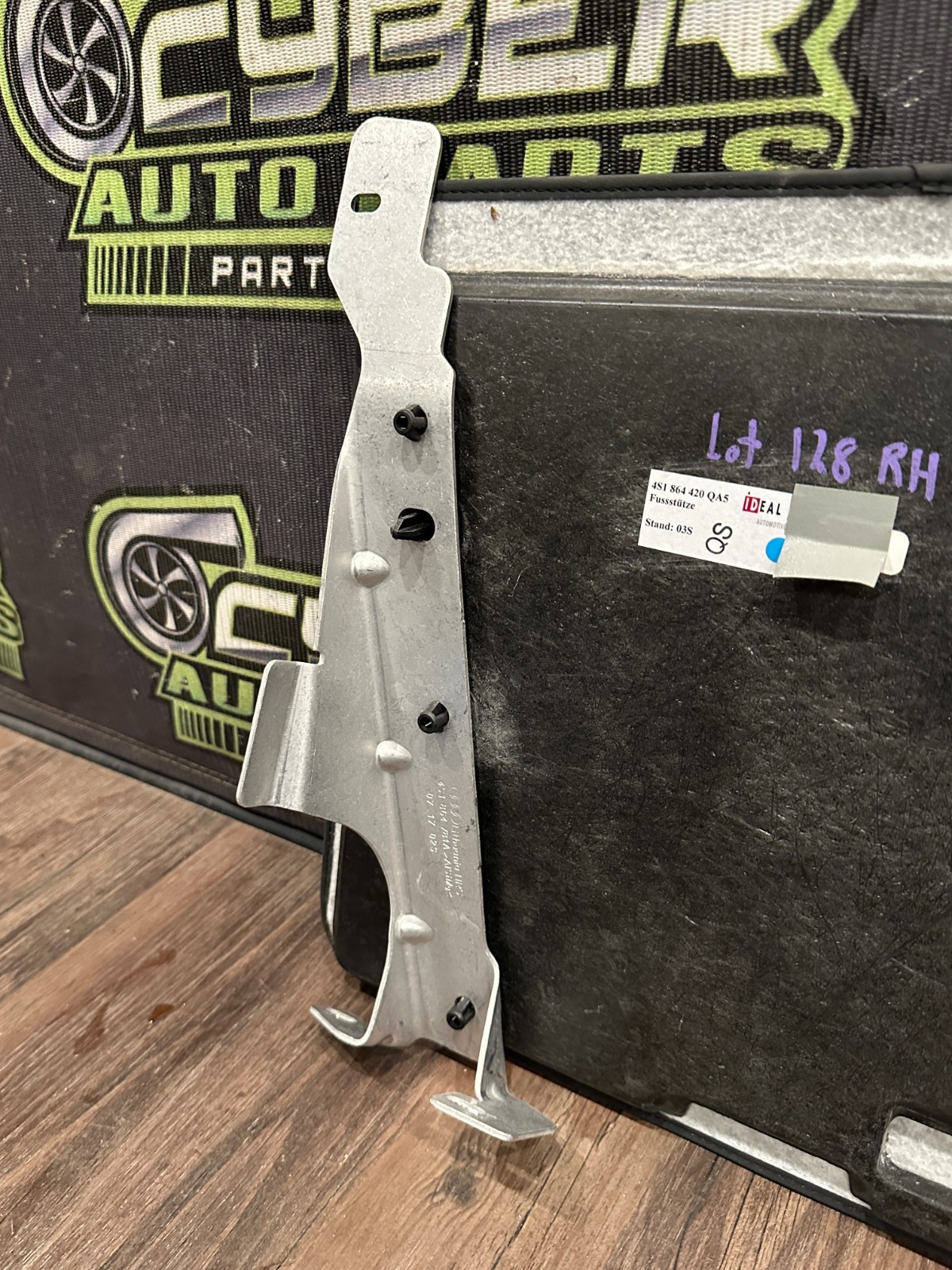 Audi R8 2017 FRONT+RIGHT Dead pedal P/N 4S1864420