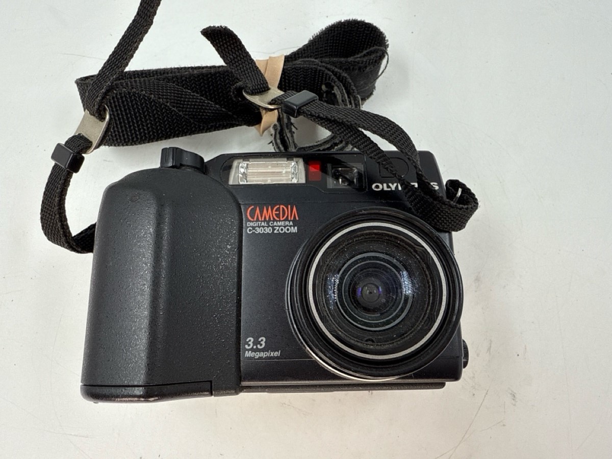 OLYMPUS CAMEDIA C-3030 Digital Camera – 3.3MP, 3x Zoom, AA Battery