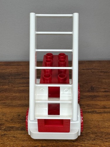 LEGO Duplo My First Fire Truck 10917 - Picture 4 of 5