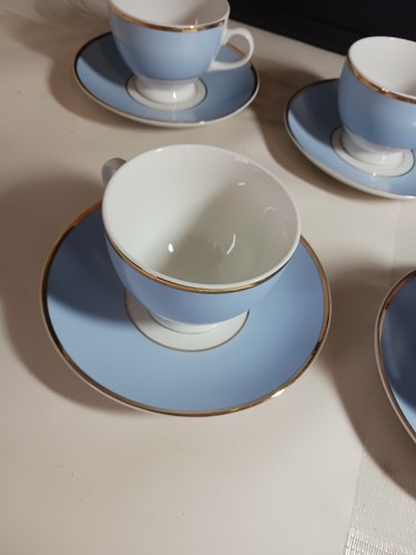 4 Royal Doulton RD 2004 Bruce Oldfield Powder Blue White Gold Tea Cups & Saucers - Picture 4 of 9